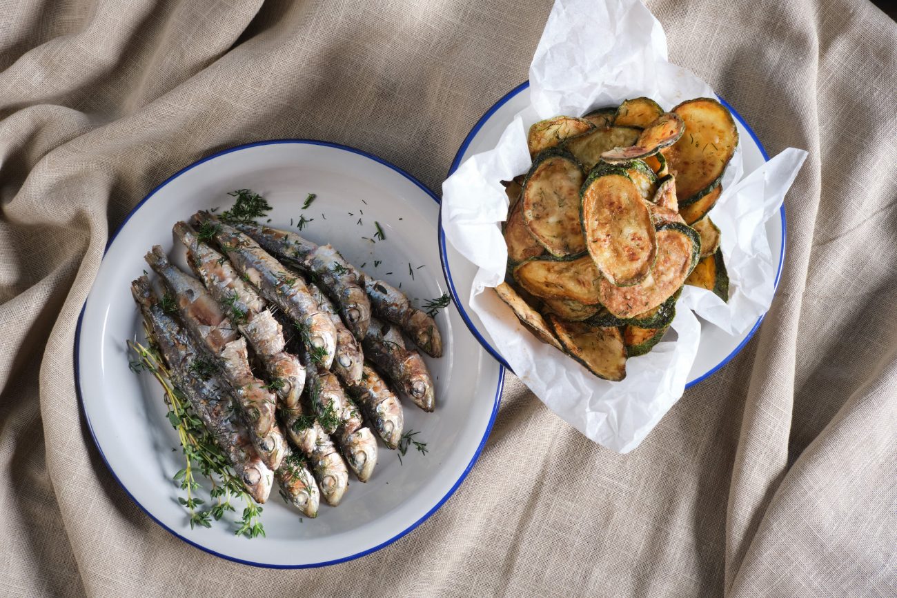 Chargrilled Sardines with Garlic, Lemon, Thyme and Courgette Chips 
